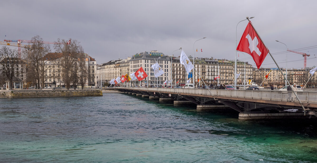 Pont du Mont-Blanc à Genève — droit des étrangers et résidence